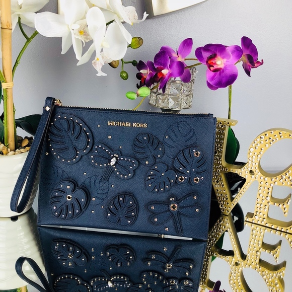 🎉 Host Pick Michael Kors Dragonfly Clutch - Picture 2 of 7